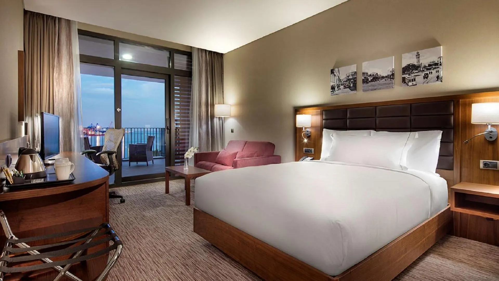 Hilton Garden Inn Izmir Bayrakli Hotel