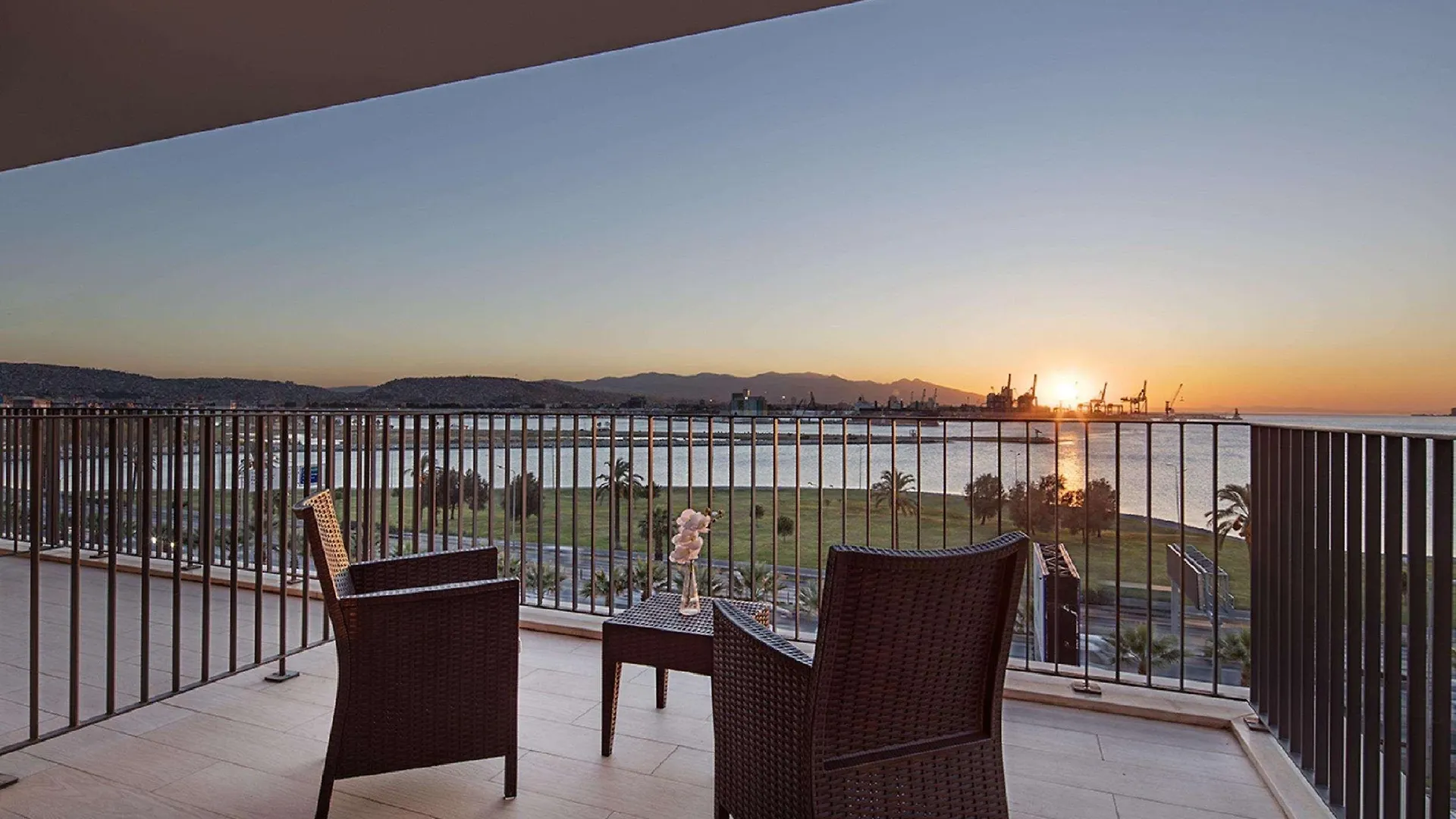 Hilton Garden Inn Izmir Bayrakli 4*,