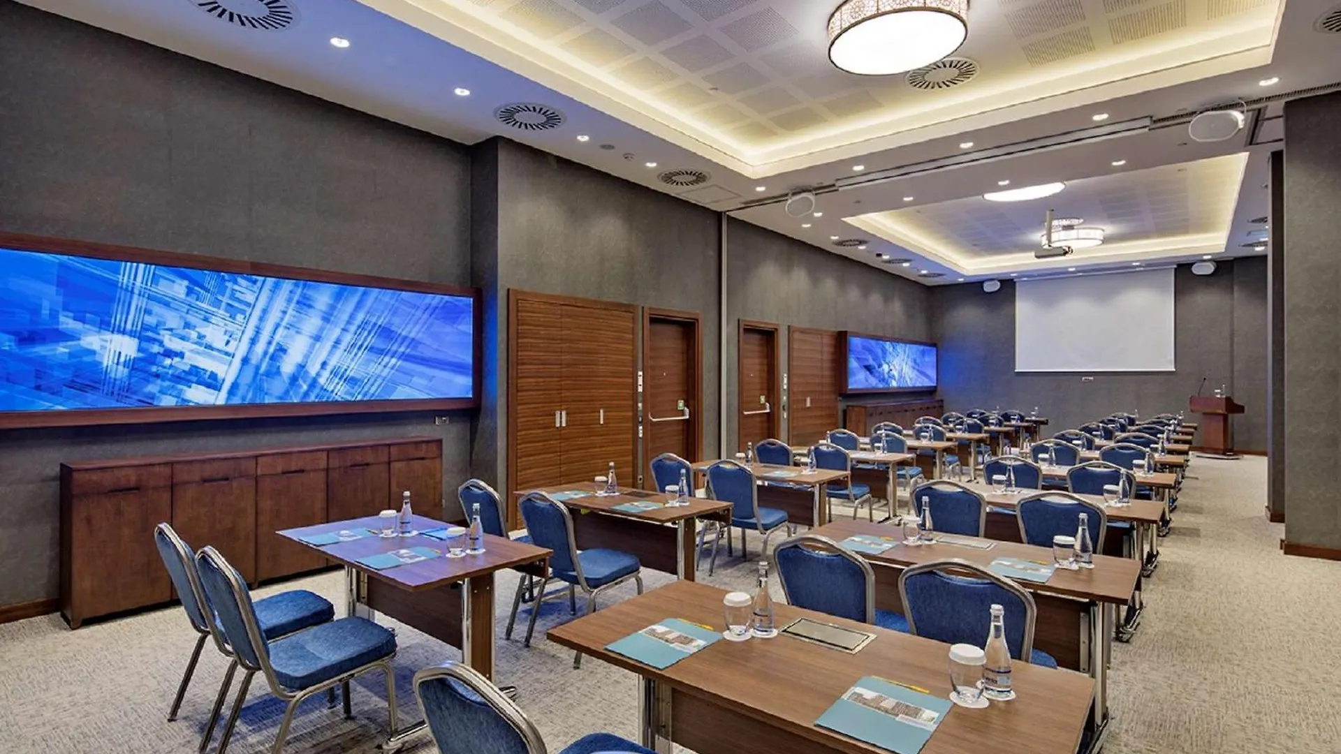 Hilton Garden Inn Izmir Bayrakli Hotel